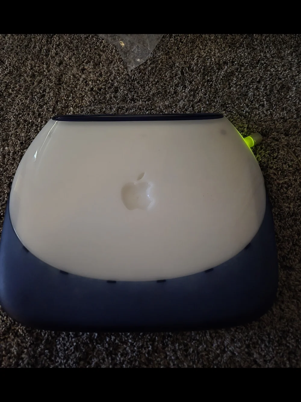 Apple iBook G3 Clamshell Laptop - White and Blue